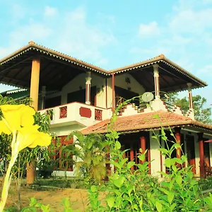  Séjour chez l'habitant Sinhagiri